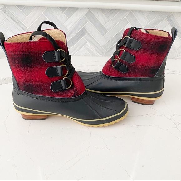 buffalo check duck boots